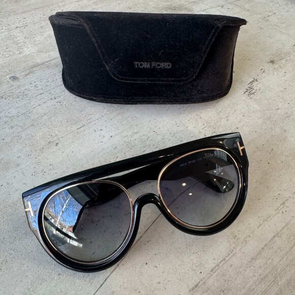 Tom Ford Black Gold Oversized Sunglasses - Picture 3 of 12